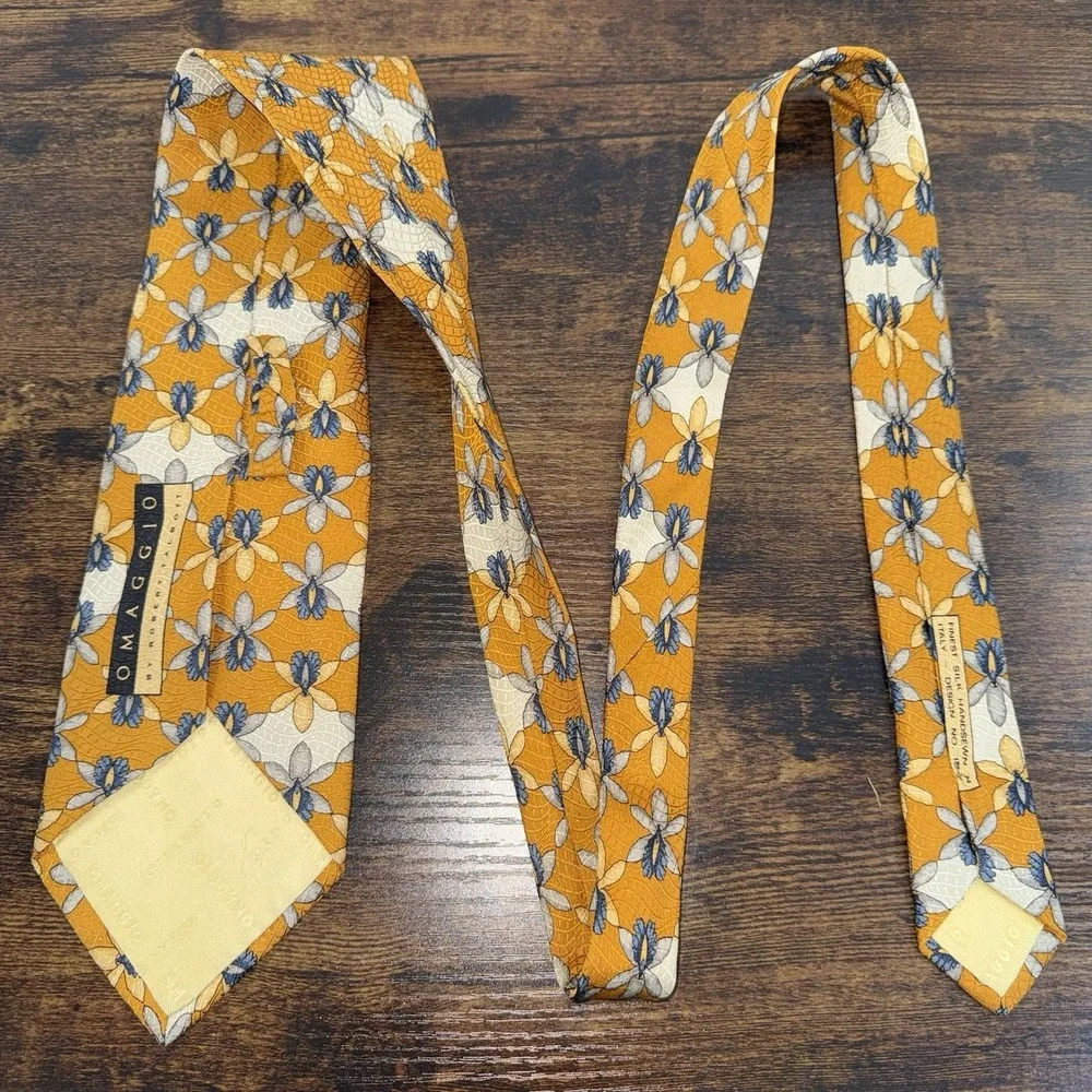 Vintage Omaggio By Robert Talbott Finest Silk From Italy Neck‎ Tie